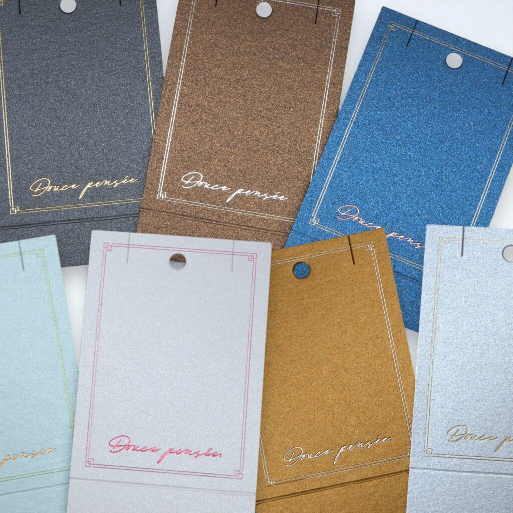 スタードリームの光沢が彩るアクセサリー台紙